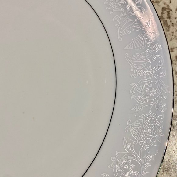 Vintage Lovelace by Crown Victoria Fine China - Round Serving Platter 12 1/4" - Picture 3 of 4